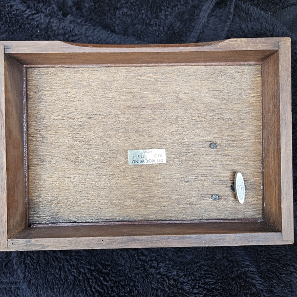 Elegant Wooden Jewelry Organizer with Music Box - Brown - Picture 9 of 10